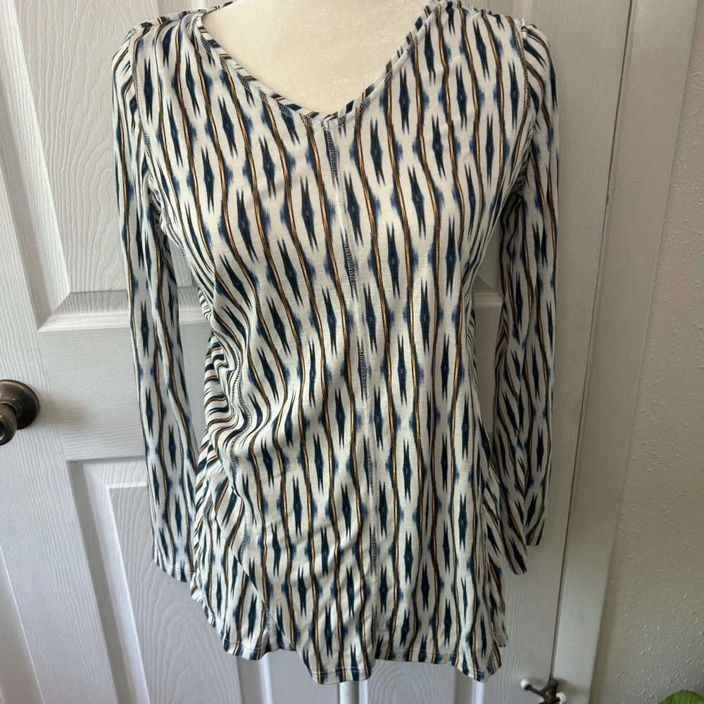 Chicos Zenergy long sleeve top